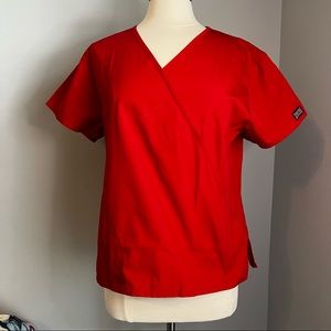 Cherokee Workwear Medium Red Scrub Top Short Sleeves V-Neckline